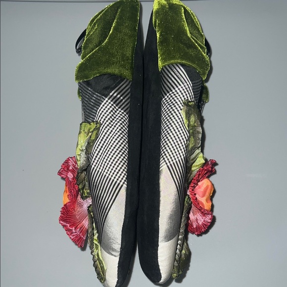 Women's Goody Goody Floral Slippers - Picture 6 of 9